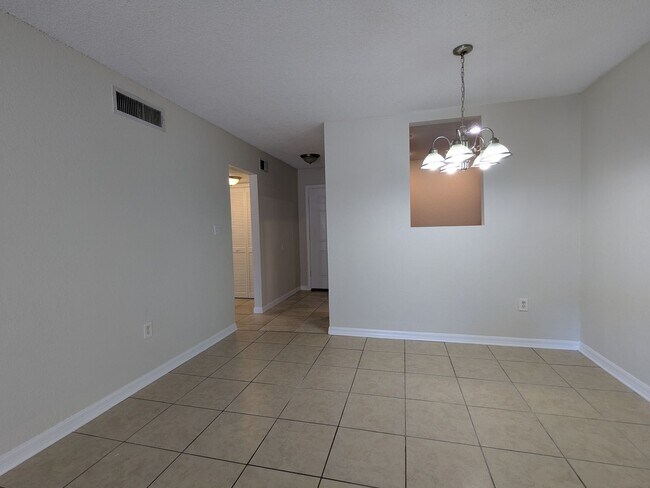 Building Photo - First Floor One Bedroom Condo in Metro at Michigan Park