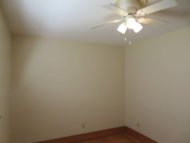 Building Photo - Meadowbrook Estates