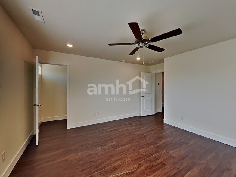 Building Photo - 1368 Alderleaf Ave