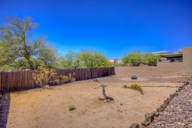 Building Photo - 1422 S Moonflower Ln