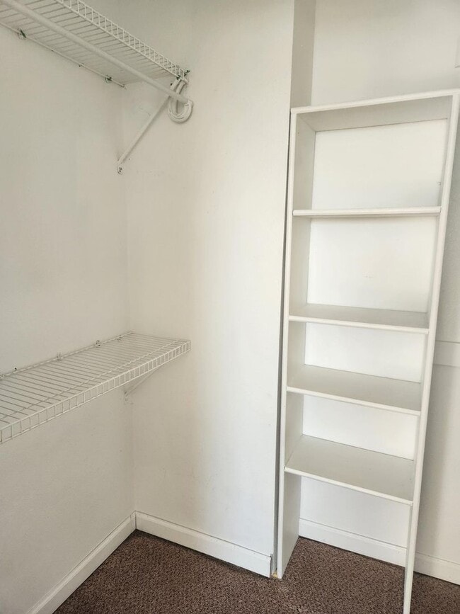 Building Photo - Cozy Split-level Condo with a Private Balcony!