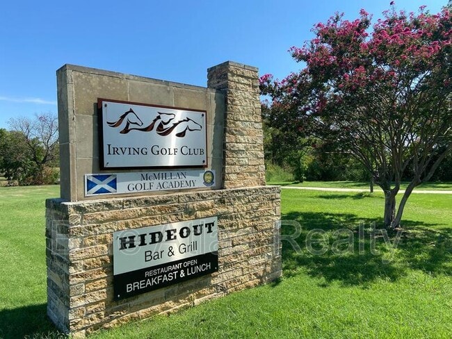 Building Photo - 2215 Riverview Dr