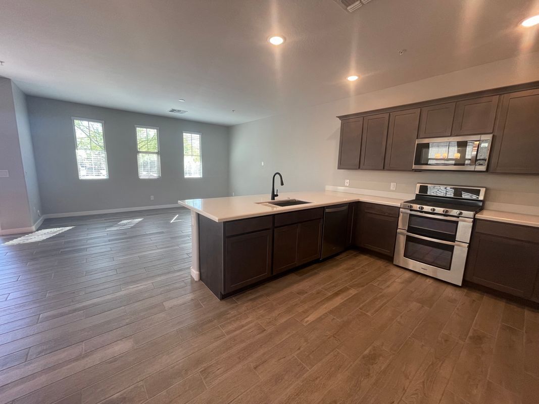 Building Photo - 20880 W Thomas Rd