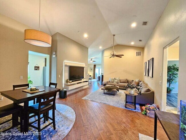 Building Photo - 1255 Sangria Cir