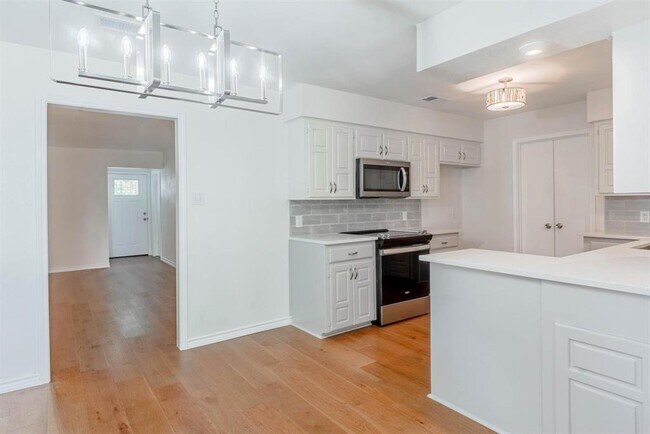 Building Photo - 7905 Lazy Brook Dr