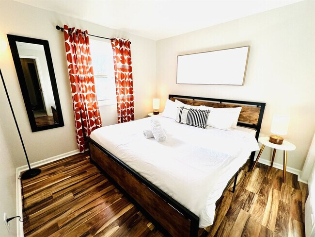 Building Photo - 7012 Ingalls St