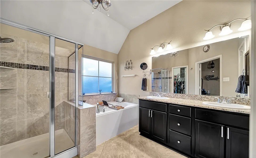 Building Photo - 3701 Castleton Dr