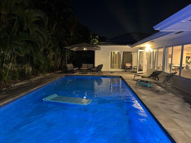 Building Photo - 2020 Coral Reef Dr