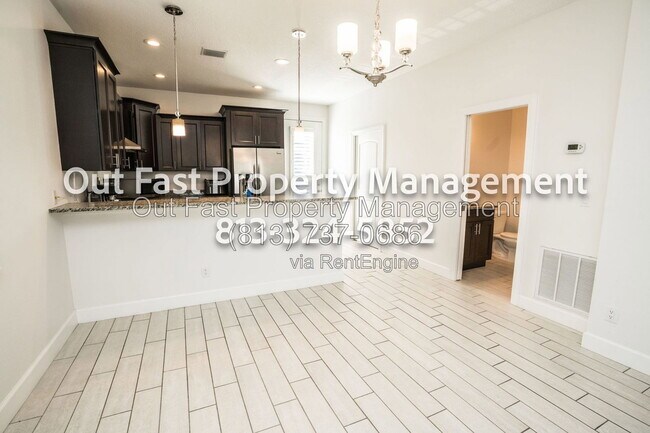 Building Photo - 4859 W Prescott St