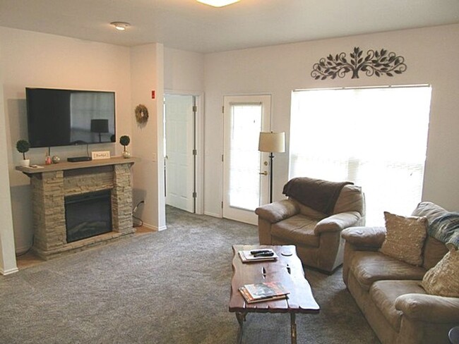 Building Photo - Highly Desirable 1BR Canyon Creek Club Condo