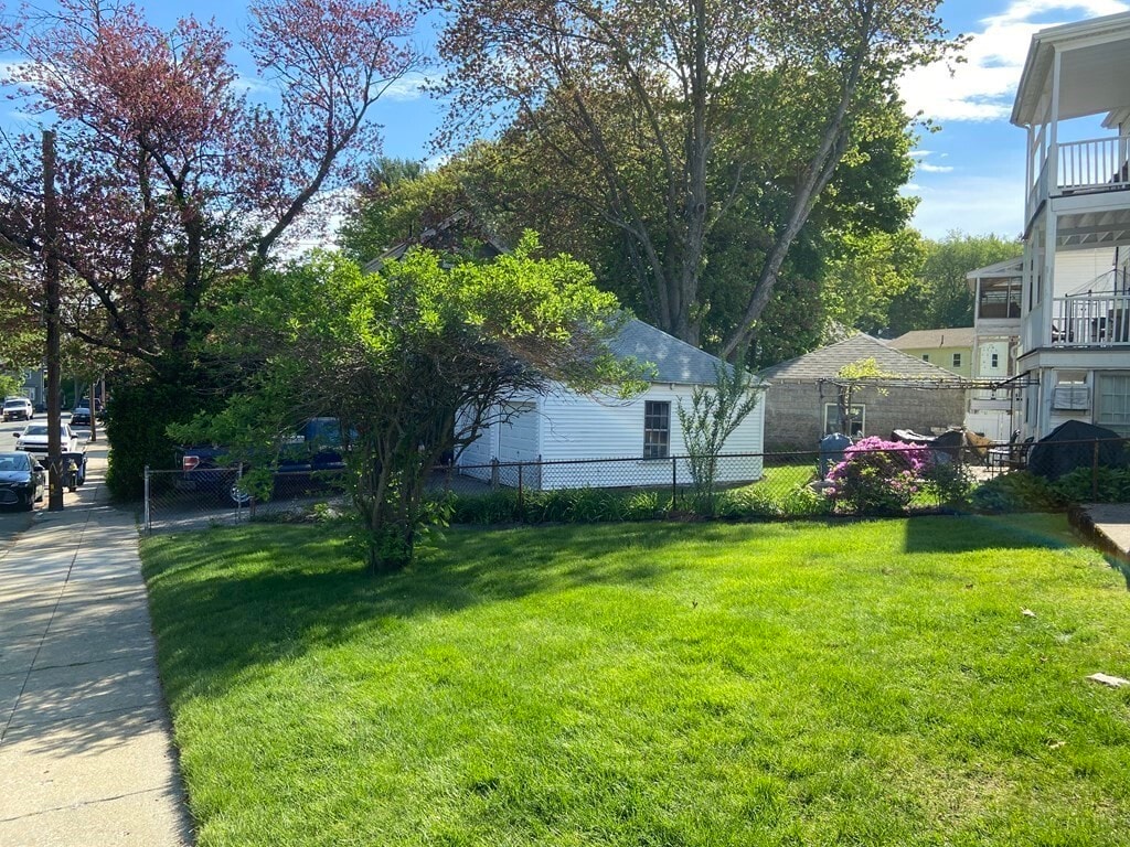 Building Photo - 123 Lagrange St