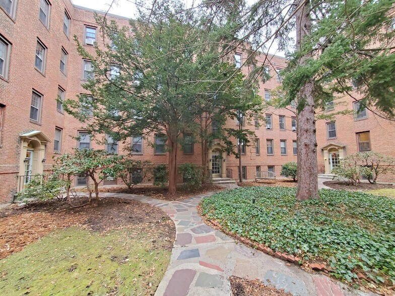 Building Photo - 16 Ware St