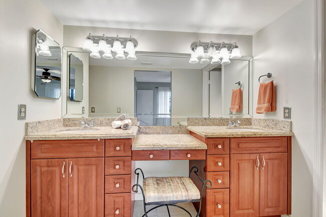 Building Photo - 6025 Parkwalk Dr