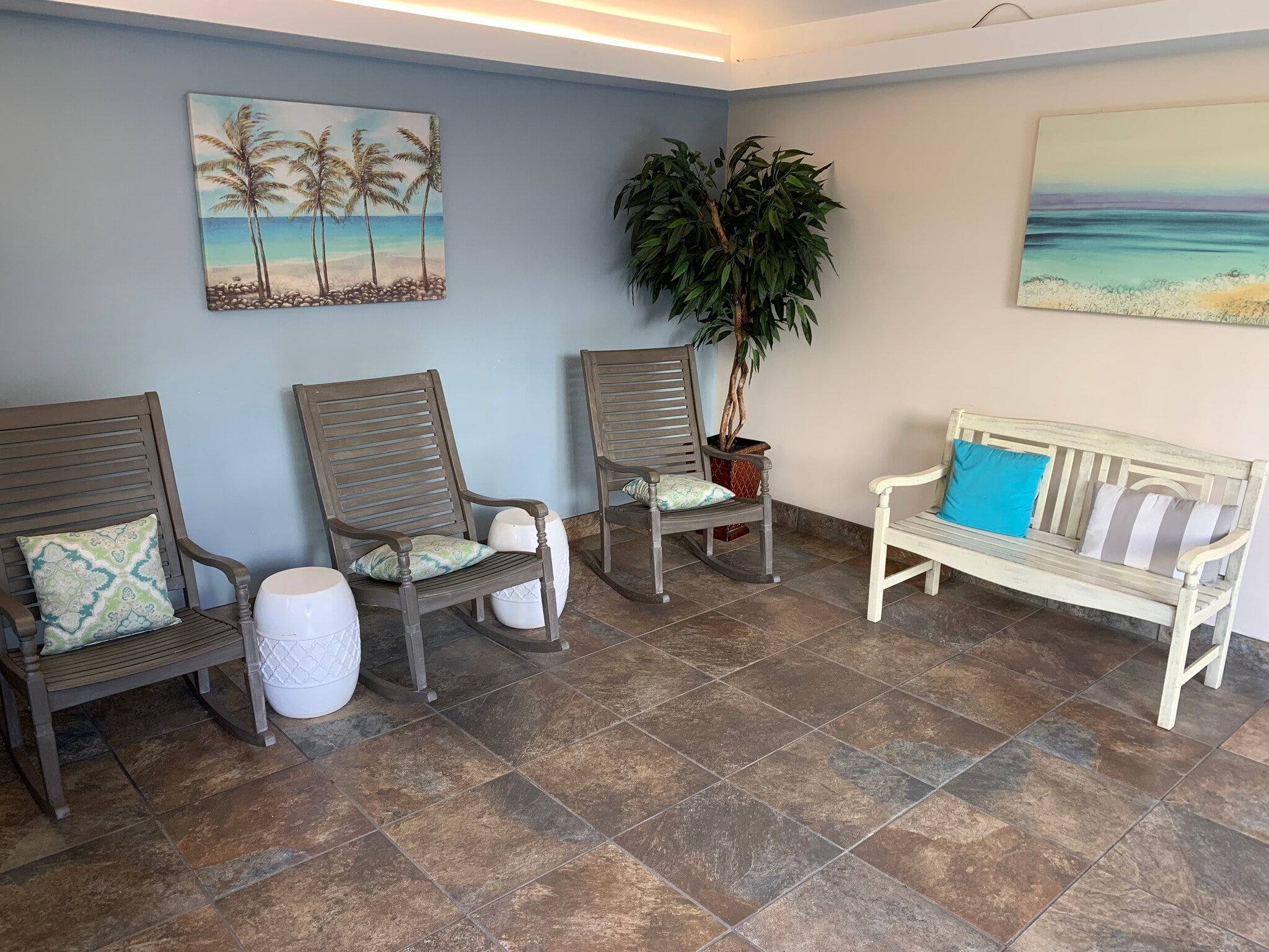 Lobby - 2575 Kuhio Ave