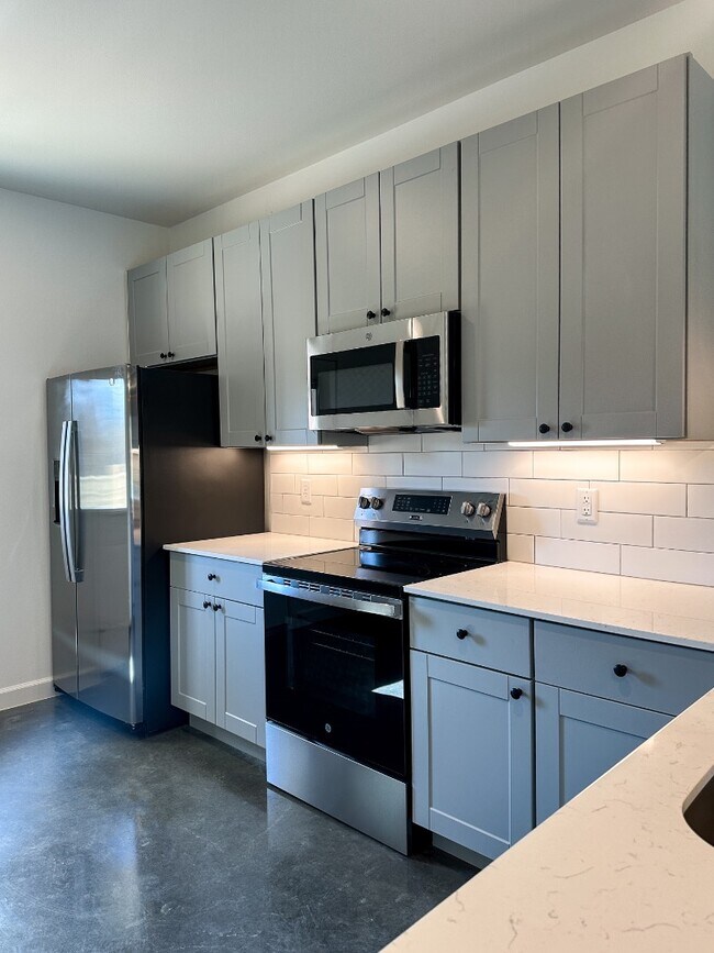 Building Photo - 1728 Rosemary Dr