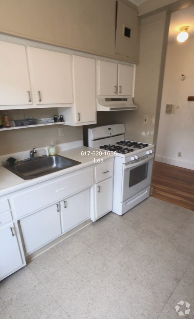 Building Photo - AUG Amazing 2b with city views! Prime loca...
