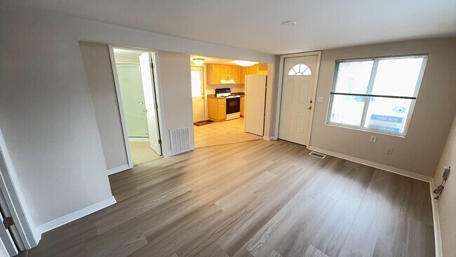 Building Photo - Regency Cove 55+ Gated Community - 2 bedroom won't last long, come See!!