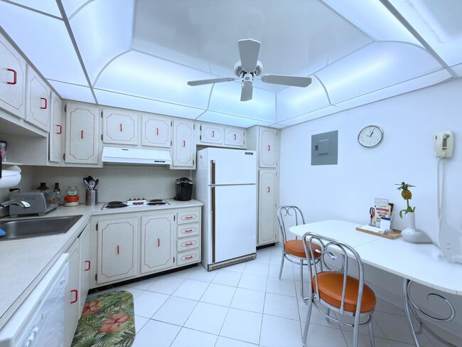 Building Photo - 3546 S Ocean Blvd