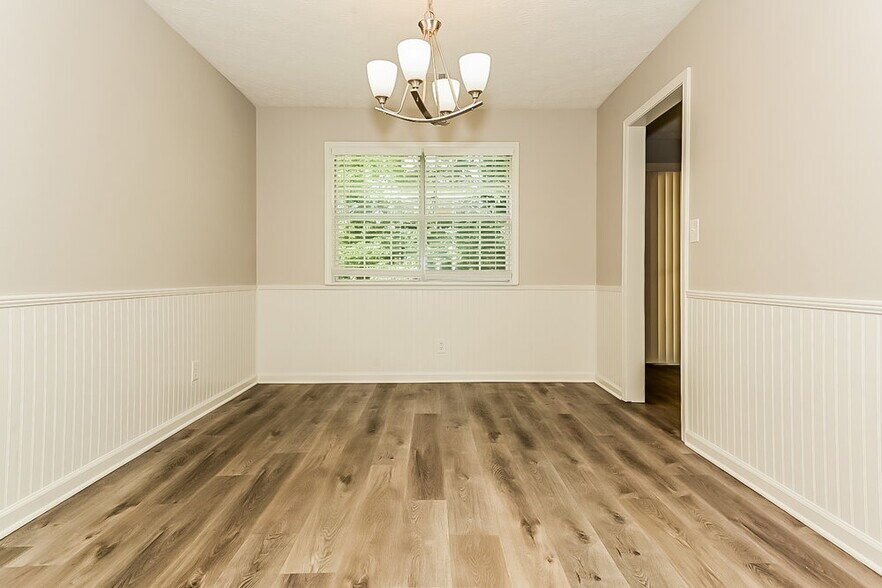 Building Photo - 221 Greenleaf Dr