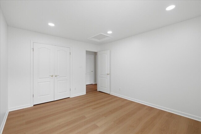 Building Photo - Elegant Corner-Lot Home with Spacious Living in Great Oak
