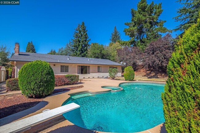 Building Photo - 340 Borica Dr