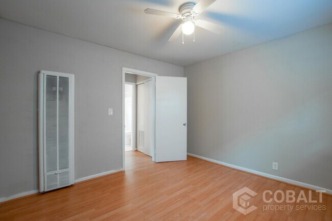 Building Photo - 905 Greenwood Ave NE