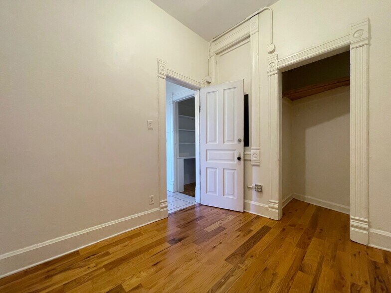 Building Photo - 2716 W North Ave