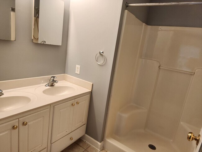 Building Photo - Two Bedroom w/Loft