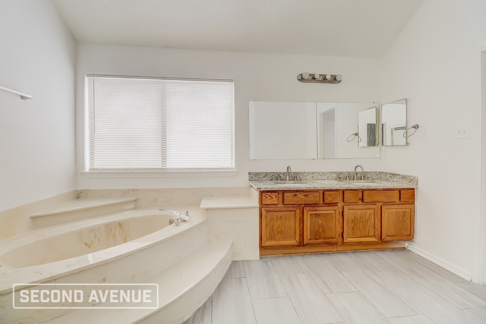 Building Photo - 8802 Briarwood Dr