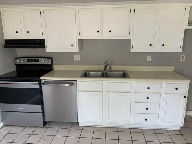 Building Photo - 6712 N Terra Vista Dr
