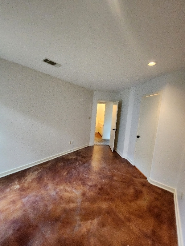 Building Photo - 542 S Deerfield Dr
