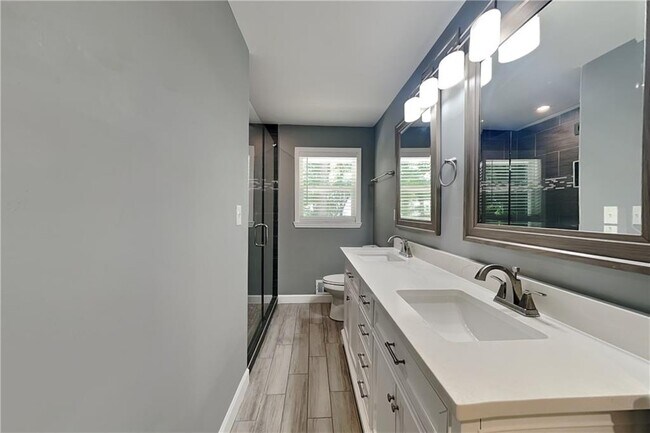 Building Photo - 3832 Meadow Ln