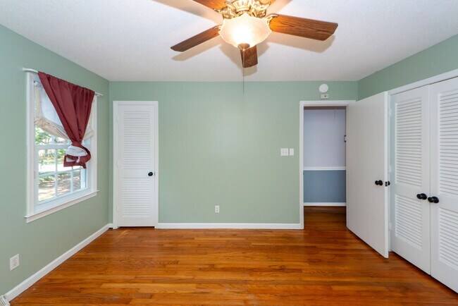 Building Photo - 3 Bedroom 2 Bath Home in Kings Grant - Sum...