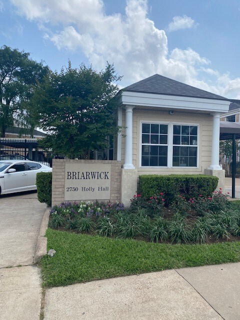 Building Photo - 2750 Holly Hall St