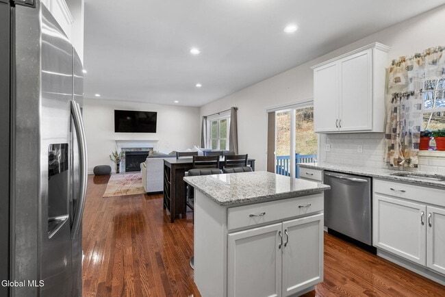 Building Photo - 2 Birch Ct