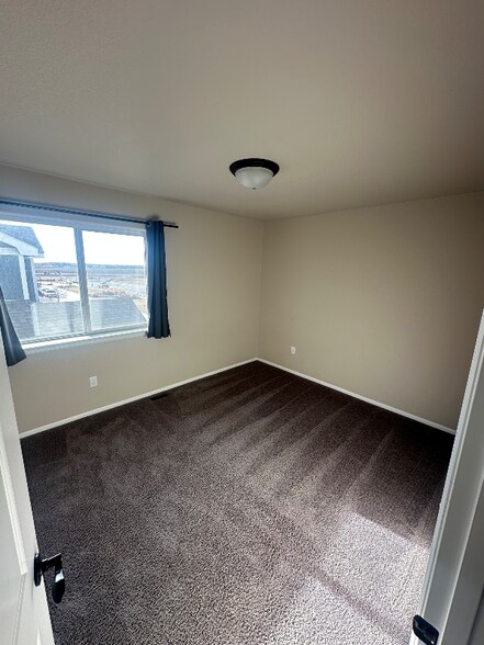 Building Photo - 2142 Falling Leaf Dr