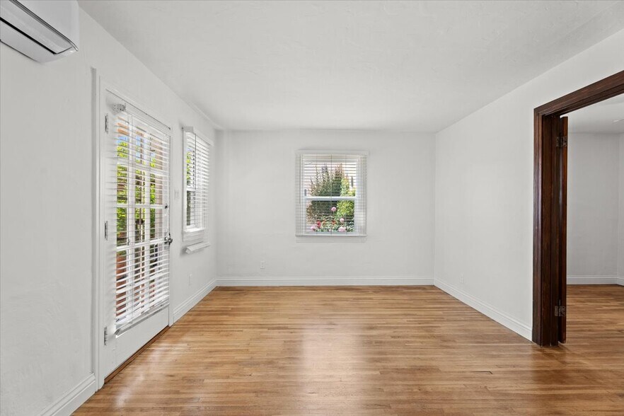 Building Photo - 4044 Huron Ave
