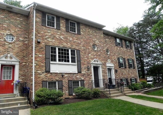Primary Photo - 2305 McGregor Ct