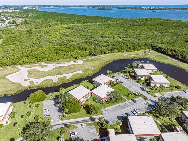 Building Photo - 73 Royal Oak Ct