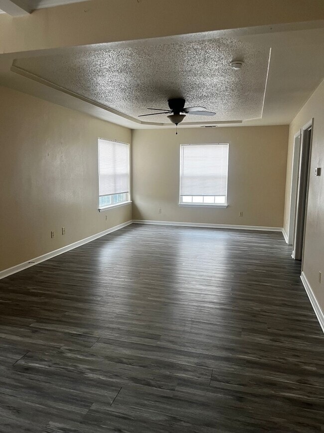 Building Photo - 1007 Wallace St