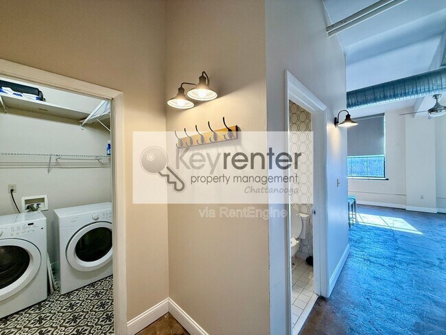 Building Photo - 1301 Market St