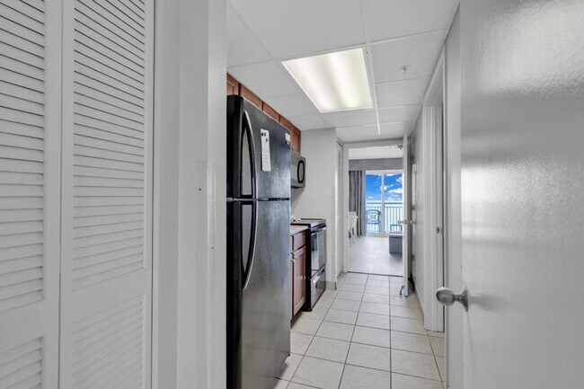 Building Photo - 2000 N Ocean Blvd