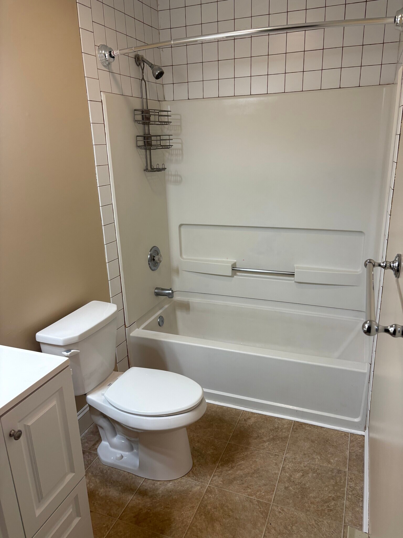 Building Photo - 6622 Lincoln Ave