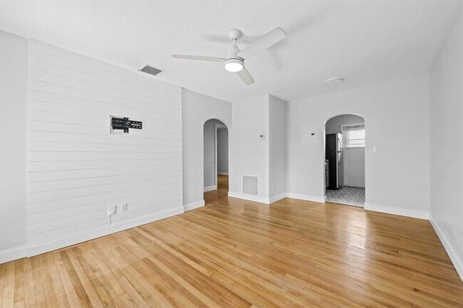 Building Photo - 411 SW 18th St