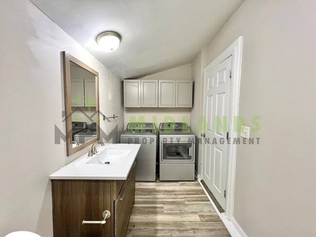 Building Photo - 320 Corley St