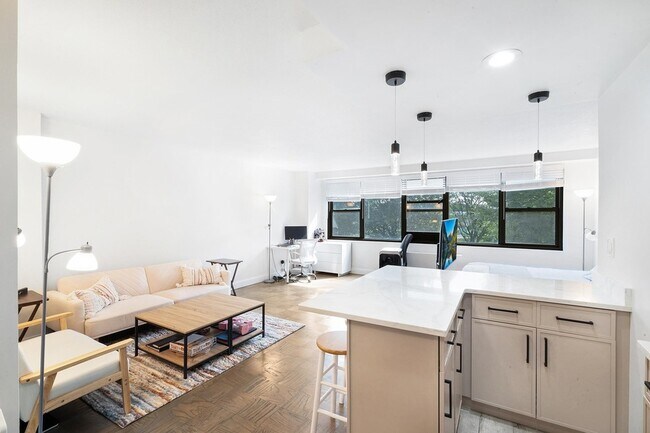 Building Photo - 201 St Pauls Ave