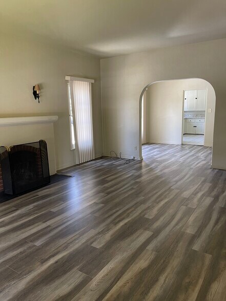 Building Photo - 574 N El Molino Ave