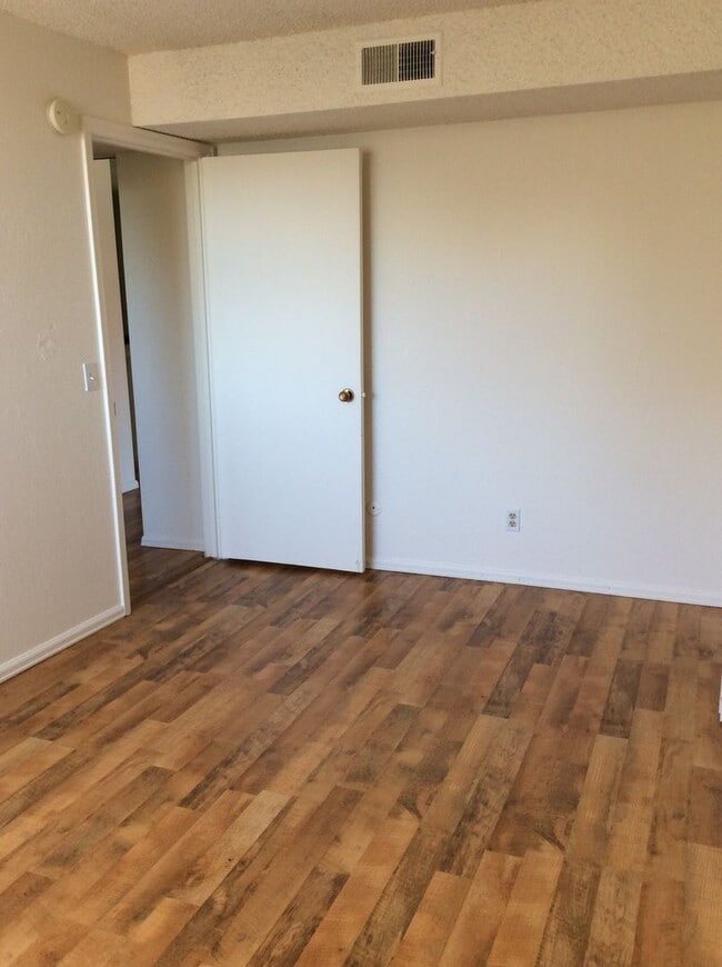 Building Photo - 3250 O'Neal Cir
