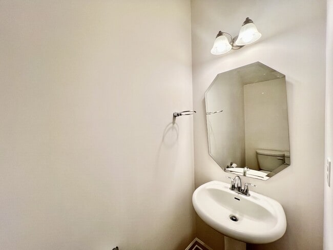 Building Photo - 12712 Persimmon Tree Dr
