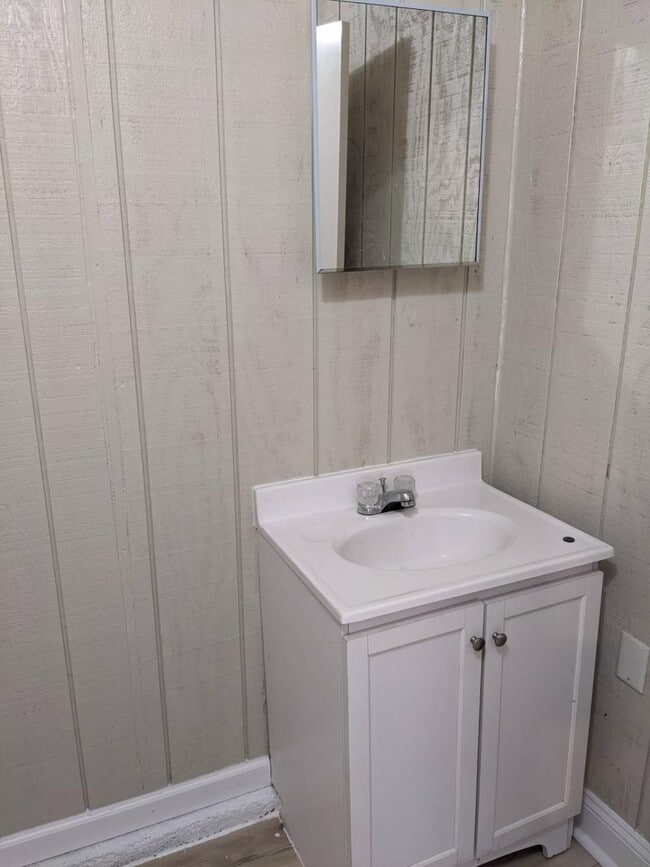 Building Photo - 1.0 bedroom in Centerville Indiana 47330